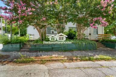 Main picture of 12 E 12th St