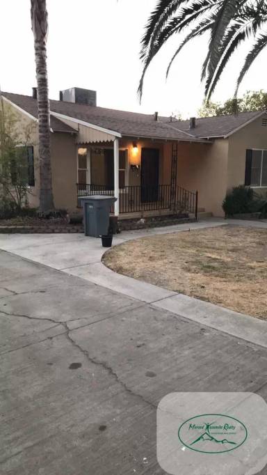 Main picture of 1425 W 22nd St