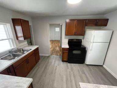 Main picture of 227 W Franklin St