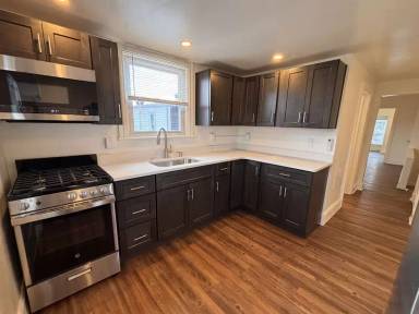Main picture of 1028 W King St