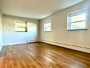 Main picture of 1015 Warwick Ave