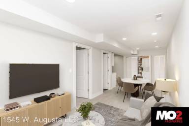 Main picture of 1545 W Augusta Blvd