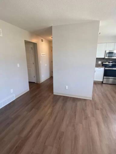 Main picture of 404 Melody Ln