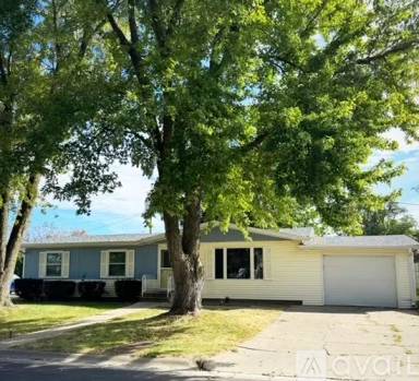 Main picture of 902 12th Ave