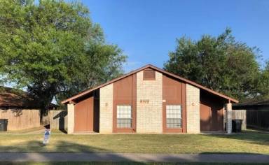Main picture of 2103 Robert E Lee Dr