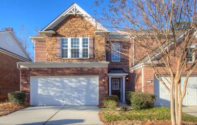 Main picture of 15329 Canmore St
