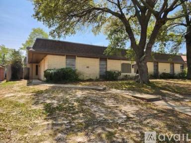 Main picture of 405 Hampton Ct