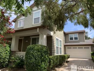 Main picture of 194 N Orinda St