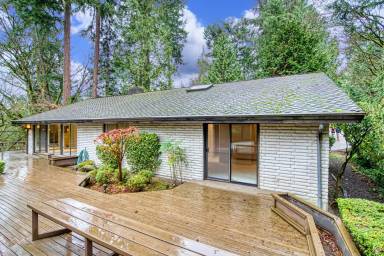 Main picture of 8441 SE 33rd Pl