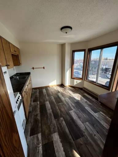 Main picture of 121 SE Main St