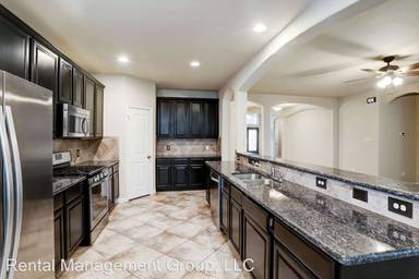 Main picture of 1234 S Maple Dr