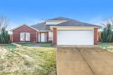 Main picture of 606 Rolling Hills Dr