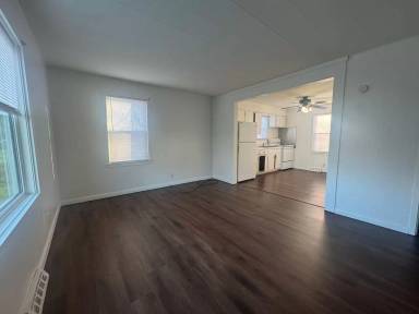 Main picture of 501-503 River Rd