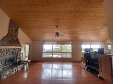 Main picture of 260 Gallina Canyon Rd