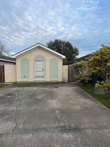 Main picture of 110 Cane Field St