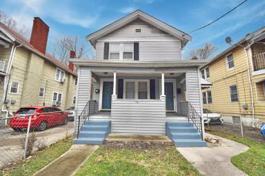 Main picture of 3670 Vine St