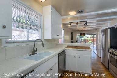 Main picture of 22314 Kittridge St