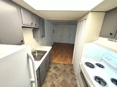 Main picture of 42 Maple Ave