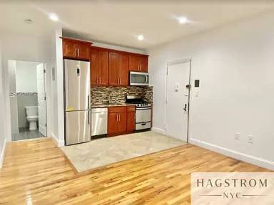 Main picture of 605 Gates Ave