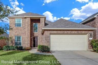 Main picture of 52 Hallmark Dr