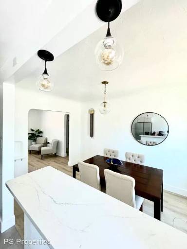 Main picture of 419 Wellesley Dr SE