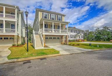 Main picture of 1073 Avenue of Oaks