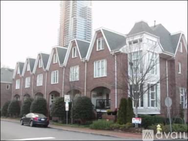 Main picture of 309 W 7th St