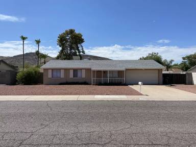 Main picture of 1609 W Voltaire Ave