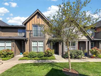 Main picture of 7261 NE Stoneybrook St