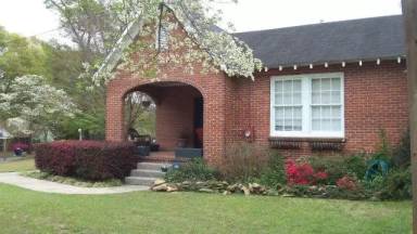 Main picture of 3131 Woodlawn Ave