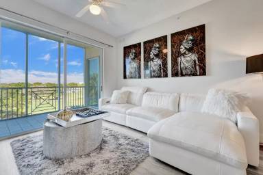 Main picture of 3500 Oaks Clubhouse Dr