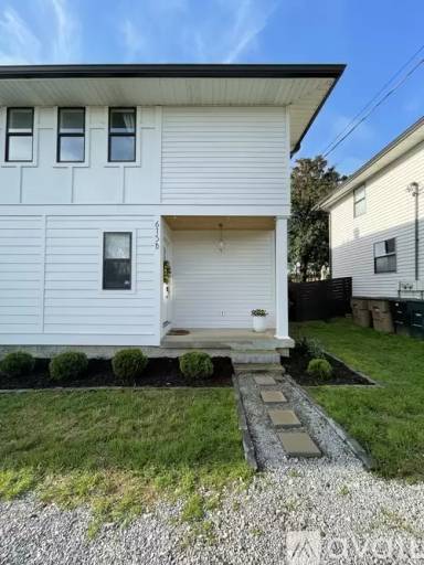 Main picture of 615 Moore Ave