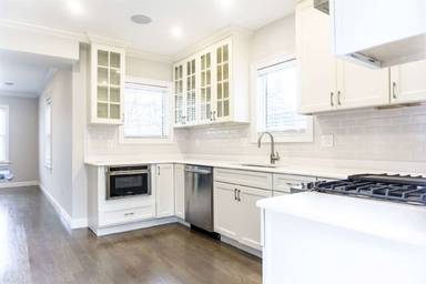 Main picture of 114 Beacon St