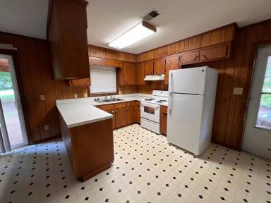Main picture of 704 Lake Condy Rd