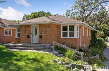 Main picture of 4400 Minnehaha Ave