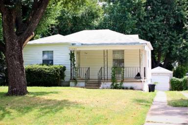 Main picture of 2243 S Oswego Ave