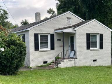 Main picture of 2106A Elvira St