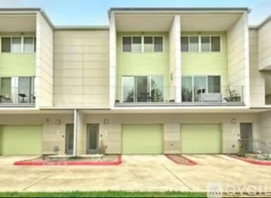 Main picture of Skybridge Lofts