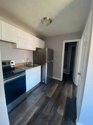 Main picture of 7919 Lake Ave