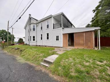 Main picture of 21 Maple St