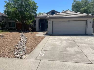 Main picture of 360 Hansen Cir