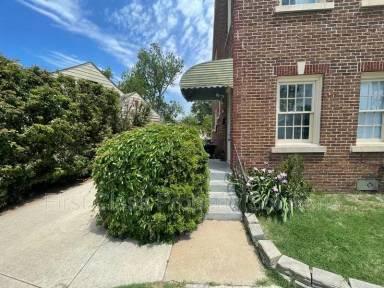 Main picture of 3029 1/2 NW 12th St
