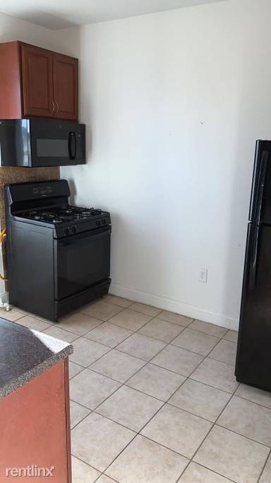 Main picture of 11 Gifford Ave