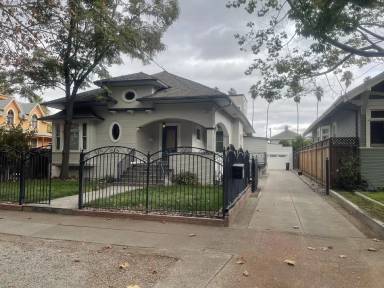 Main picture of 52 S 10th St