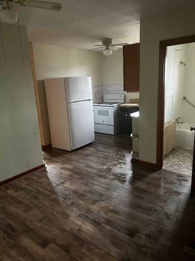 Main picture of 41 S Oak St