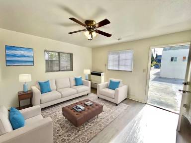 Main picture of 242 W 13th St