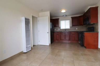 Main picture of 1263 S Oxnard Blvd
