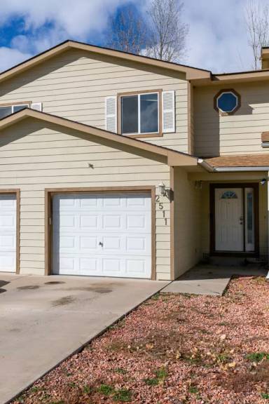 Main picture of 2511 Meadow Cir