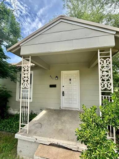 Main picture of 1718 Live Oak St