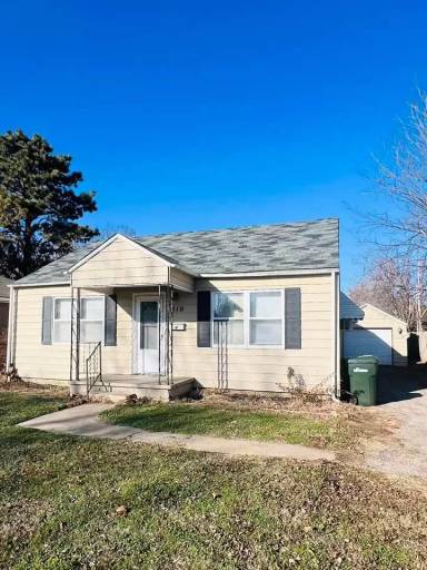 Main picture of 810 W Nagel Ave